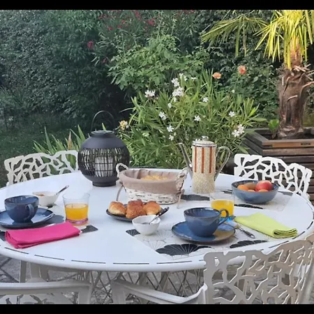 D'un Jardin A L'autre Bed and Breakfast 4*